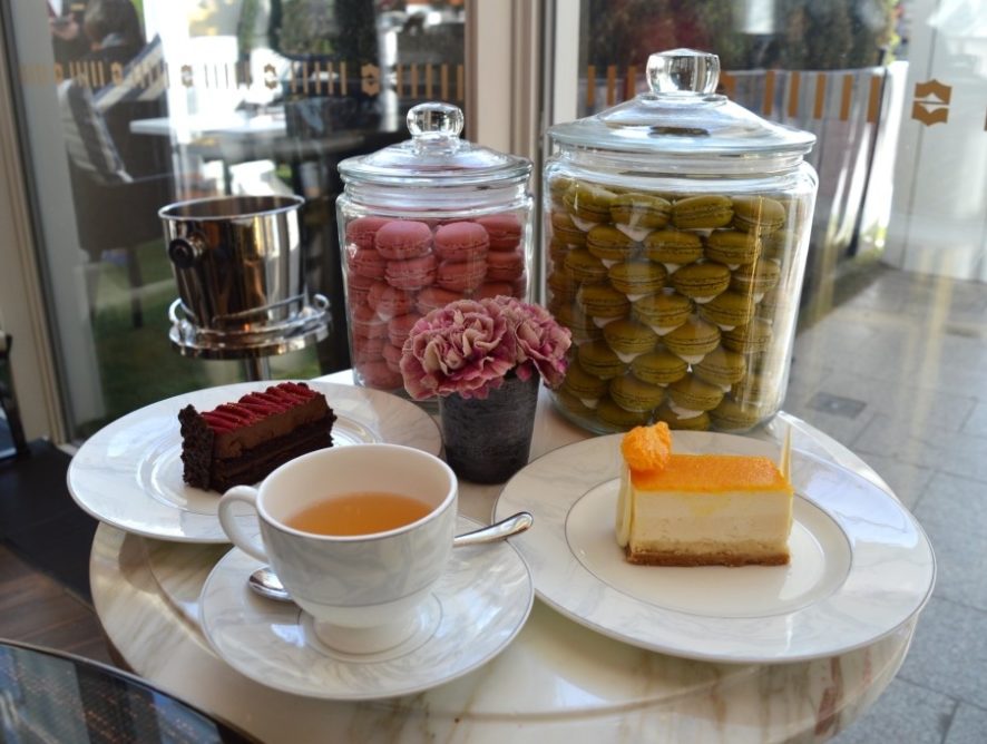 Cake Tasting at the LÁNG - Shangri-La Hotel